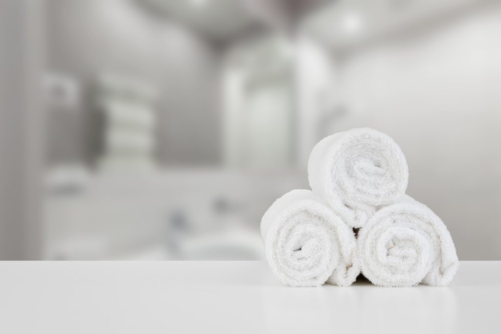 how-do-hotels-keep-towels-white