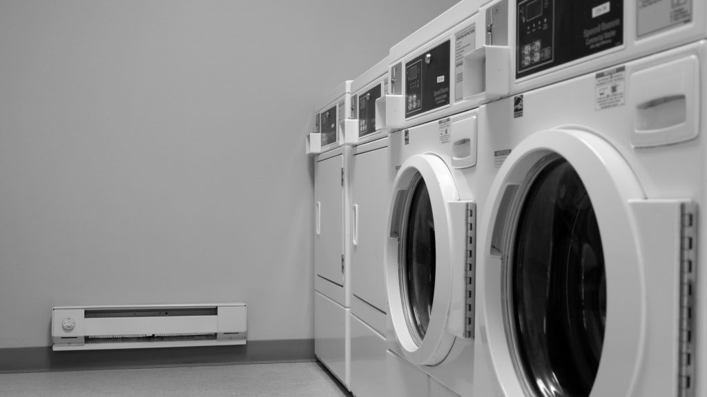 dryer-balls-vs-dryer-sheets